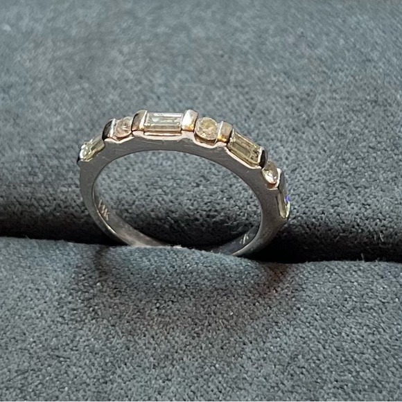 Baguette and Round Diamond Band in 14K White Gold. Size 6 - Picture 2 of 4